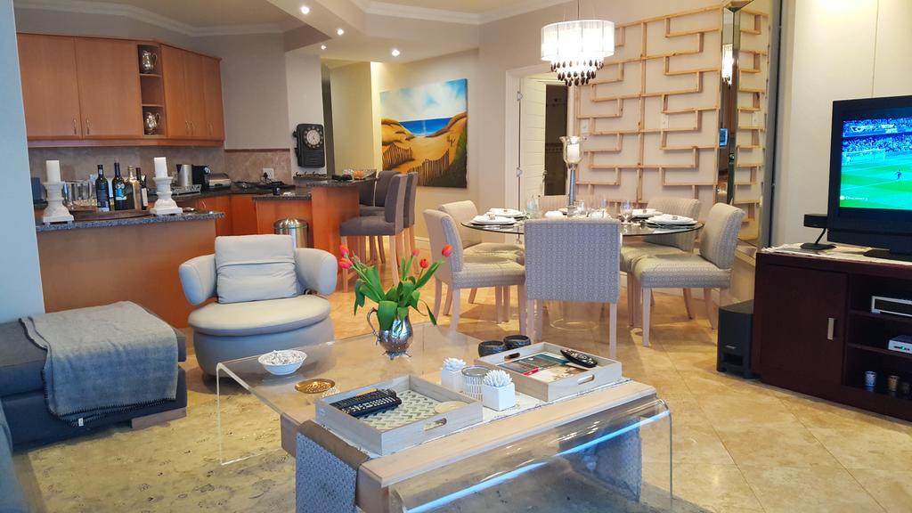 703 Oyster Schelles Apartment