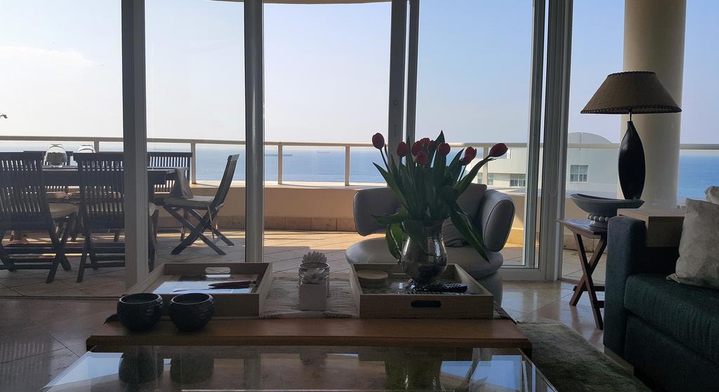 703 Oyster Schelles - By In Umhlanga * Durban