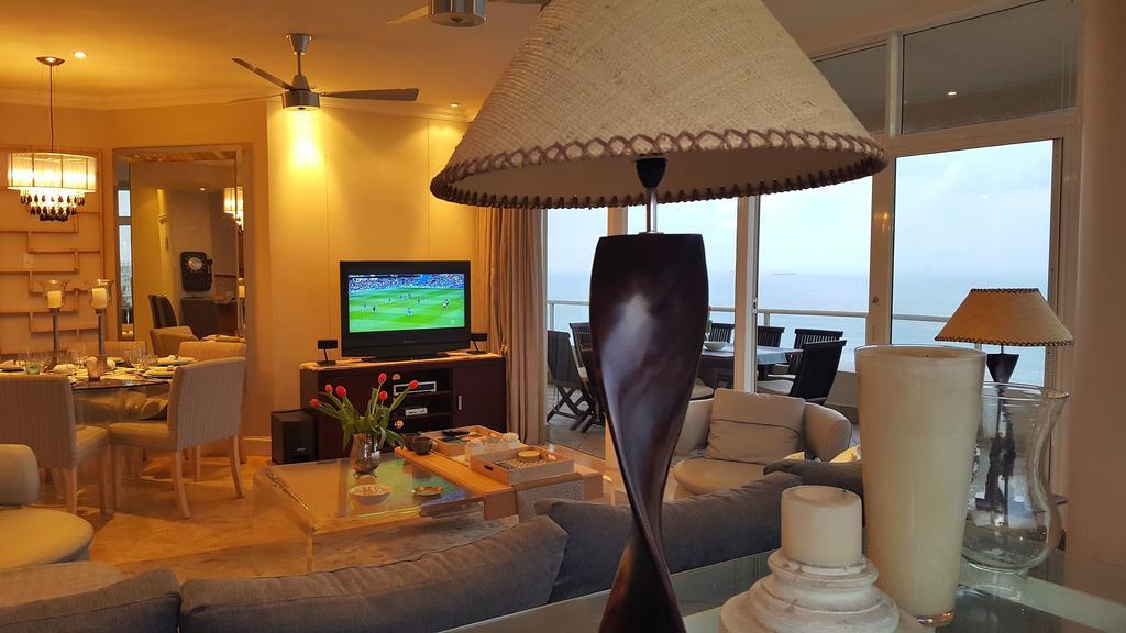 703 Oyster Schelles - By In Umhlanga *