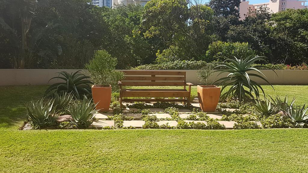 703 Oyster Schelles - By In Umhlanga *